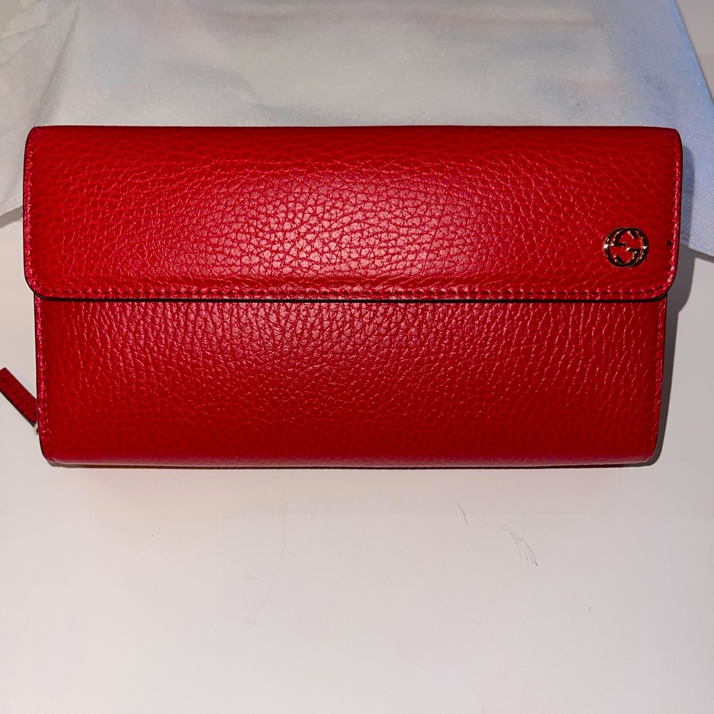 ‼️PRELOVED BUT EXCELLENT CONDITION RED GUCCI LONG WALLET‼️
